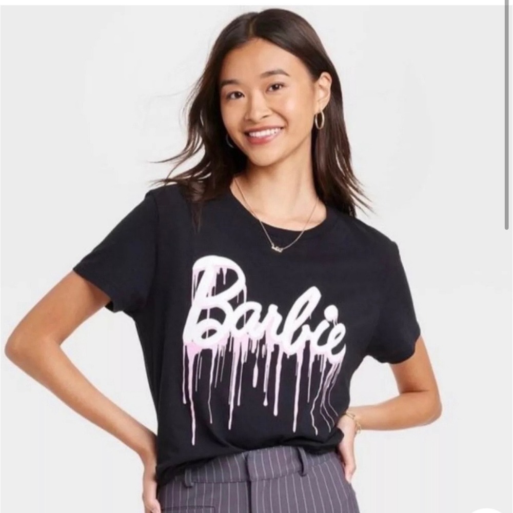 Barbie Drip Logo Graphic Tee Women's Medium Black Hybrid‎ 2023 Mattel